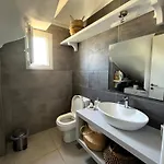 بيت للعطل Quiet 3-bedroom Sea View House With Shared Pool *