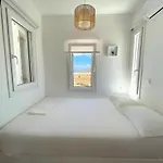 Hébergement de vacances Quiet 3-bedroom Sea View House With Shared Pool *