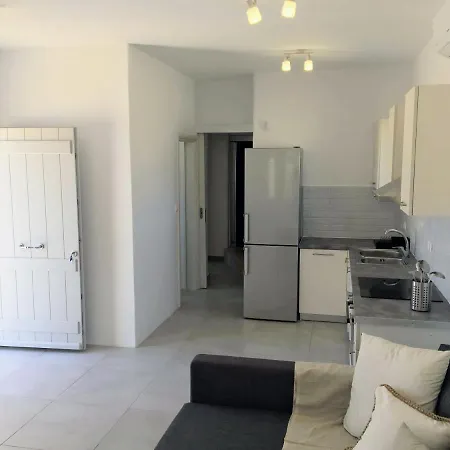 Prázdninový dům Quiet 3-bedroom Sea View House With Shared Pool *