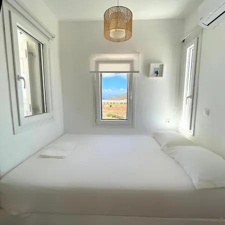 Prázdninový dům Quiet 3-bedroom Sea View House With Shared Pool *