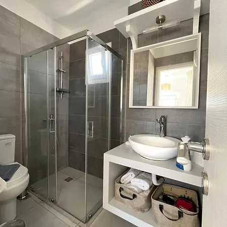 Quiet 3-bedroom Sea View House With Shared Pool Mármara