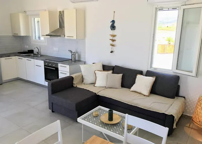 Quiet 3-bedroom Sea View House With Shared Pool Vakantiehuis