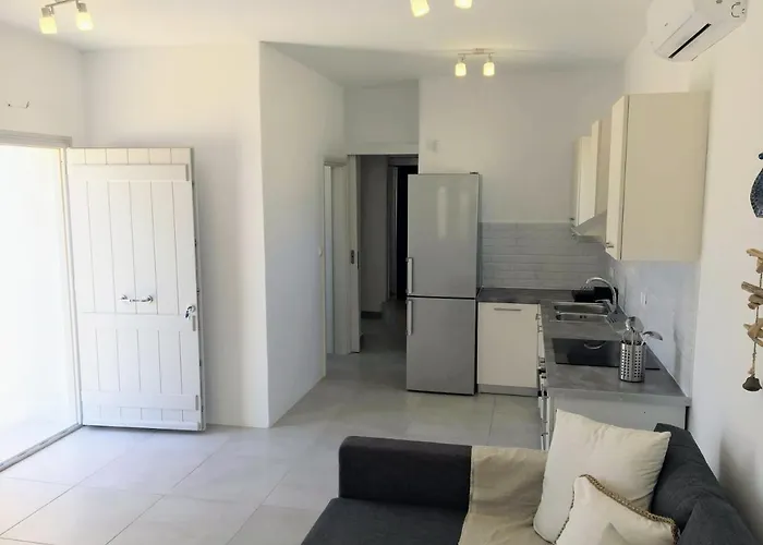 Vakantiehuis Quiet 3-bedroom Sea View House With Shared Pool *