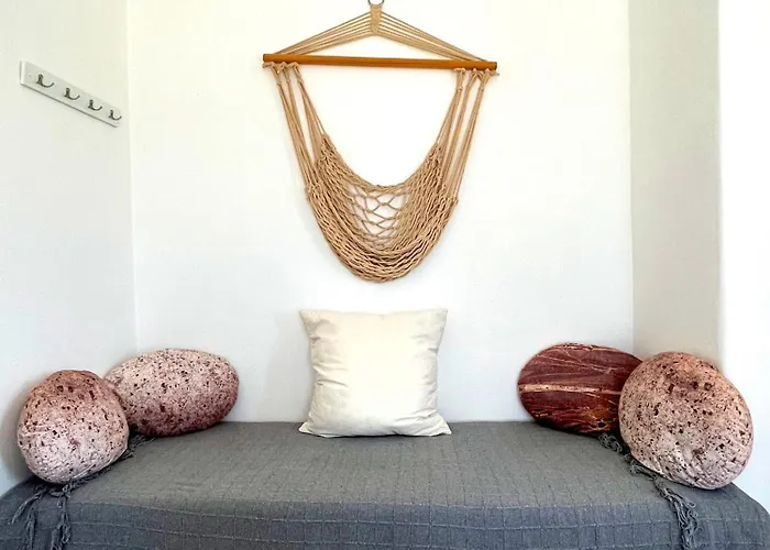 Quiet 3-bedroom Sea View House With Shared Pool Vakantiehuis Mármara