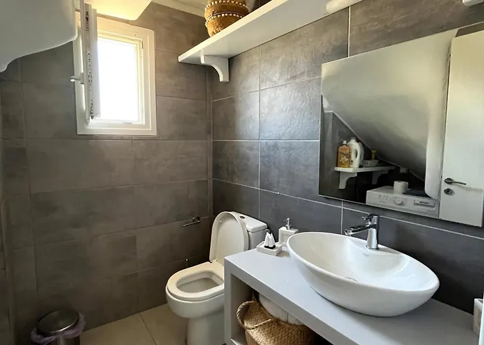 Ferienhaus Quiet 3-bedroom Sea View House With Shared Pool *