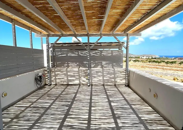 Quiet 3-bedroom Sea View House With Shared Pool Vakantiehuis Mármara